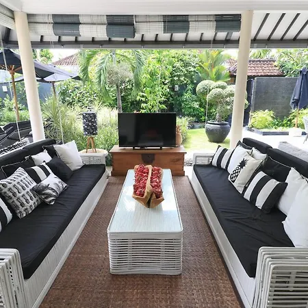 Villa Bloom 1 - 4 Bedrooms, 4 Bathrooms, Private Pool Close To The Beach