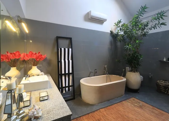 Villa Bloom 1 - 4 Bedrooms, 4 Bathrooms, Private Pool Close To The