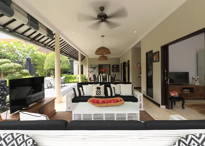 Bloom 1 - 4 Bedrooms, 4 Bathrooms, Private Pool Close To The Villa Seminyak (Bali)
