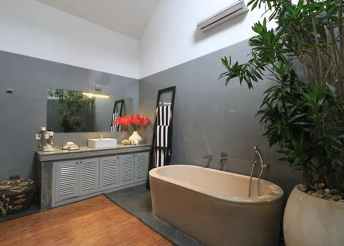 Bloom 1 - 4 Bedrooms, 4 Bathrooms, Private Pool Close To The Villa Seminyak (Bali)